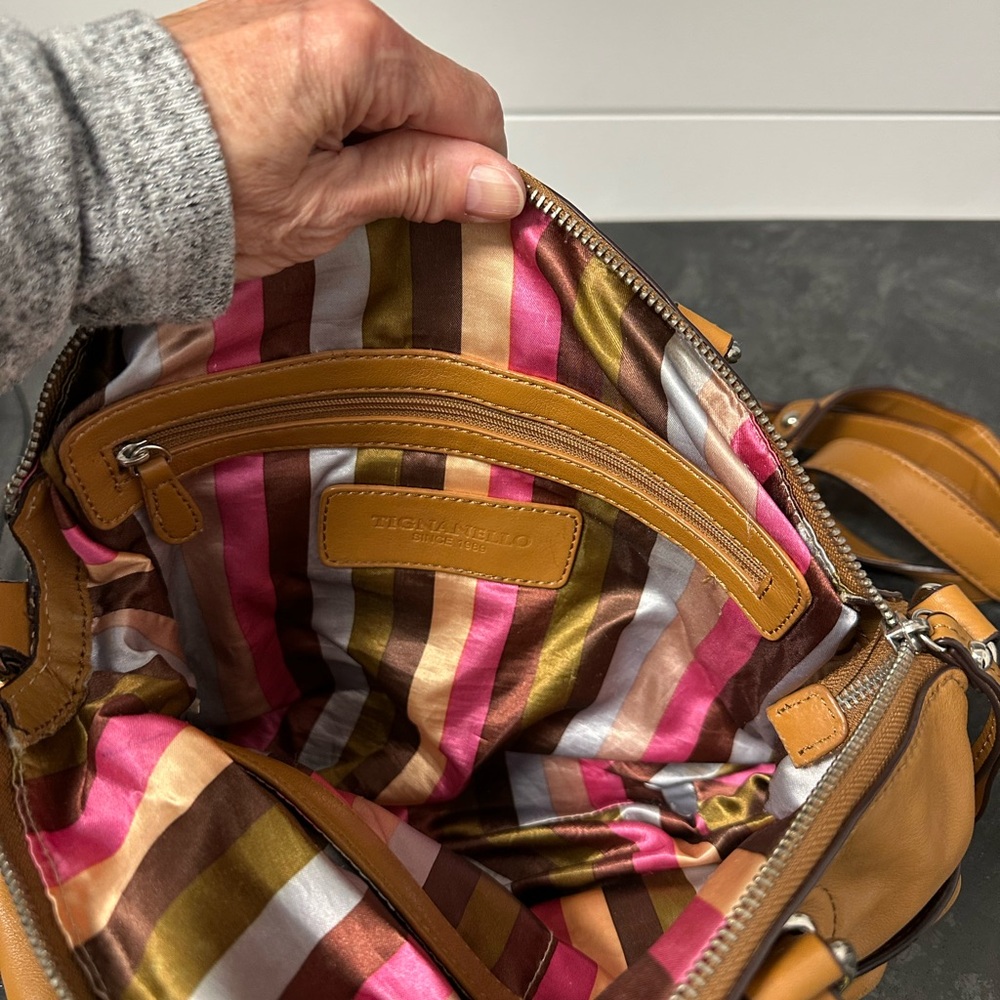 Tignanello leather purse, handles and detachable strap. Buttery soft leather - Picture 5 of 6